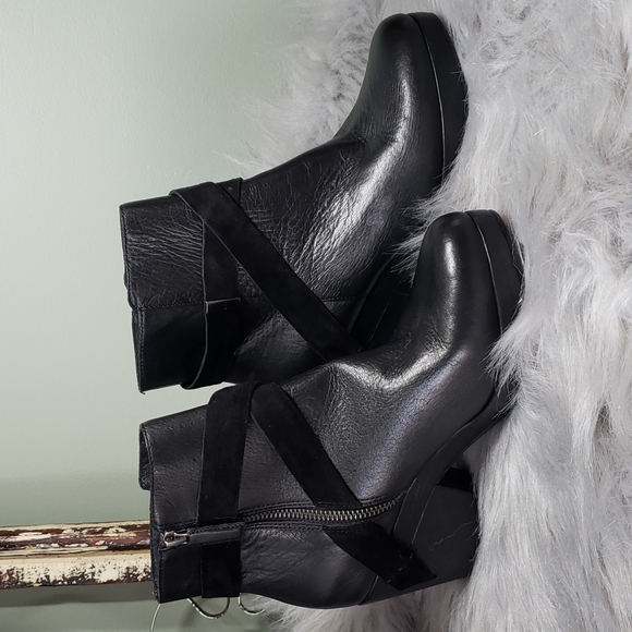 Eileen Fisher Shoes - Eileen Fisher Heeled Black Leather Booties size 7 1/2